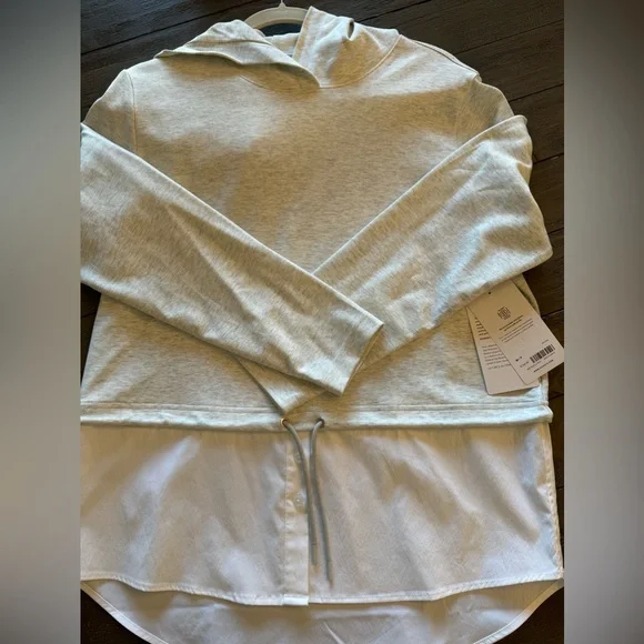 NWT Athleta Gallery Hoodie Top - Ladies size Medium - Picture 1 of 11
